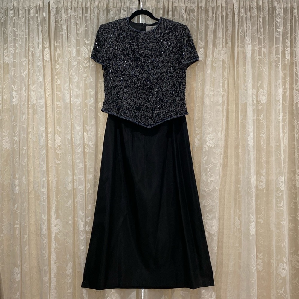 DONATED TO SISTERS 
PAPELL BOUTIQUE Evening Top with JONES NEW YORK Skirt